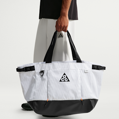 NIKE公式】ACG ギア トートバッグ (Lサイズ、55L).オンラインストア